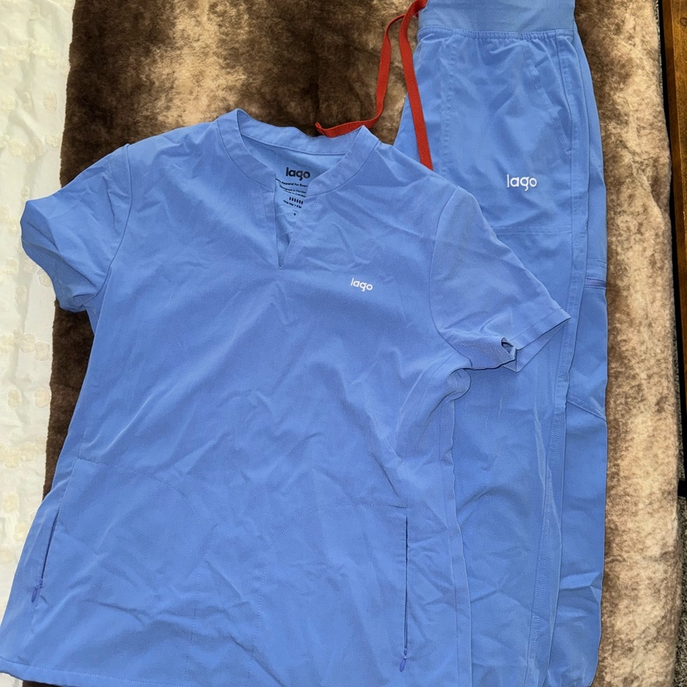 Lago Scrubs